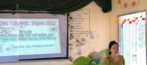 Cô Nguyễn Thị Mỹ Hạnh hiệu phó của nhà trường, phát biểu khai mạc buổi tập huấn.