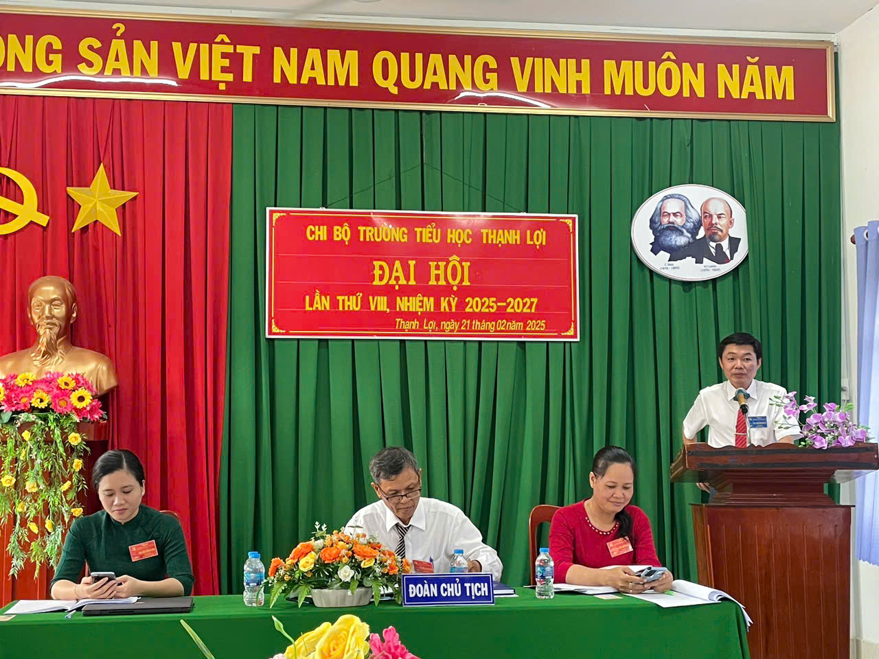 Đ/c Nguyễn Văn Ngon – Bí thư Đảng bộ xã Thạnh Lợi lên phát biểu chỉ đạo, giao nhiệm vụ cho Đại hội.