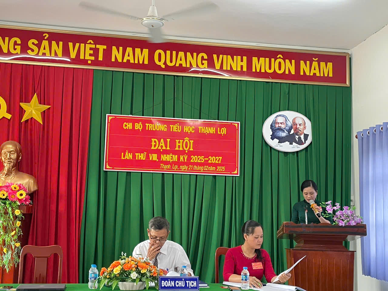 Đc Nguyễn Thị mỹ Hạnh – Phó Bí thư chi bộ, báo cáo kiểm điểm sự lãnh đạo, điều hành của Chi bộ nhiệm kì 2022-2025.